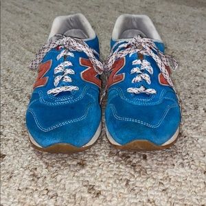 Women’s suede sneakers